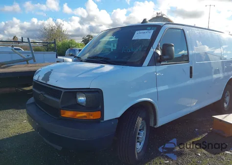 2016 Chevrolet Express 2500 Work Van z USA, uszkodzony, nr VIN 1GCWGAFF9G1302091